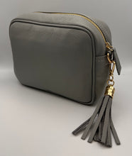 Load image into Gallery viewer, Leather 1 zip camera crossbody bag