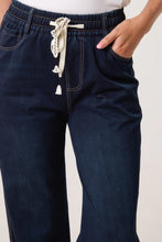 Load image into Gallery viewer, Denim stretch jeans (dark wash)
