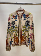 Load image into Gallery viewer, Satin printed jacket
