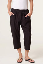 Load image into Gallery viewer, Capri stretch trousers
