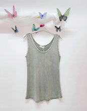 Load image into Gallery viewer, Stonewashed cotton frayed vest
