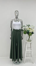 Load image into Gallery viewer, Wide leg trouser with belt
