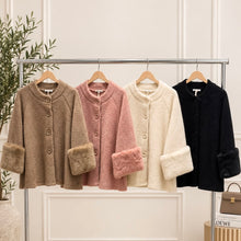 Load image into Gallery viewer, Faux fur sleeve jacket
