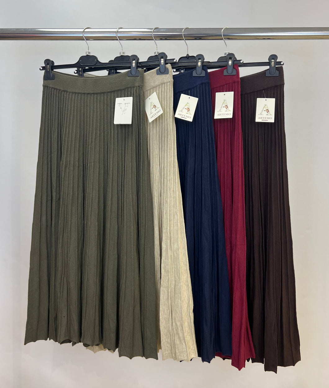 Soft knit pleated skirt