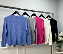 Load image into Gallery viewer, Plain round neck jumper
