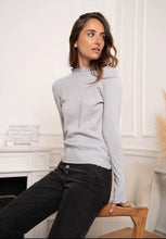 Load image into Gallery viewer, Soft knit ribbed jumper
