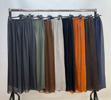 Load image into Gallery viewer, Plain silk trouser

