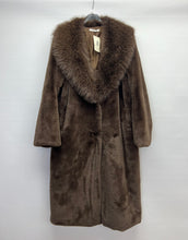 Load image into Gallery viewer, Faux collar teddy bear coat
