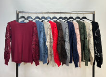 Load image into Gallery viewer, Flower crochet sleeve jumper
