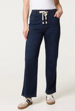 Load image into Gallery viewer, QED denim stretch trousers
