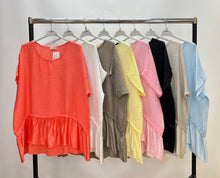 Load image into Gallery viewer, Crepe satin top

