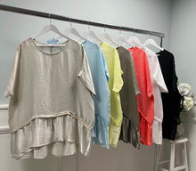 Load image into Gallery viewer, Crepe satin top
