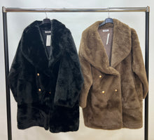 Load image into Gallery viewer, Teddy bear coat
