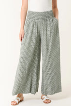 Load image into Gallery viewer, Printed wide leg trouser
