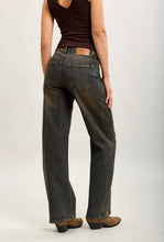 Load image into Gallery viewer, Toxik3 rhinestone sand washed jeans
