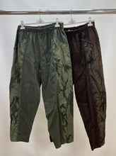 Load image into Gallery viewer, Camouflage barrel leg trouser
