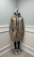 Load image into Gallery viewer, Quilted hooded coat
