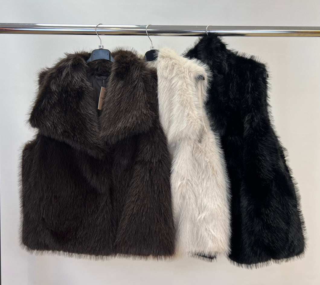 Teddy bear gilet with collar