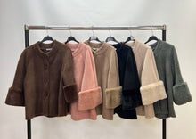 Load image into Gallery viewer, Faux fur sleeve jacket
