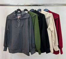 Load image into Gallery viewer, Plain zip sweatshirt
