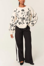 Load image into Gallery viewer, Flower embroidered jumper
