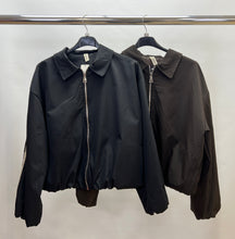 Load image into Gallery viewer, Stripe zip jacket

