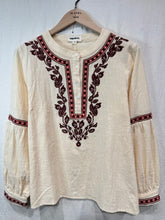 Load image into Gallery viewer, InApril 1986 cotton embroidered top
