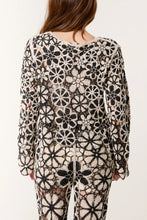Load image into Gallery viewer, Crochet flower top
