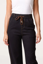 Load image into Gallery viewer, QED contrast stitch stretch jeans

