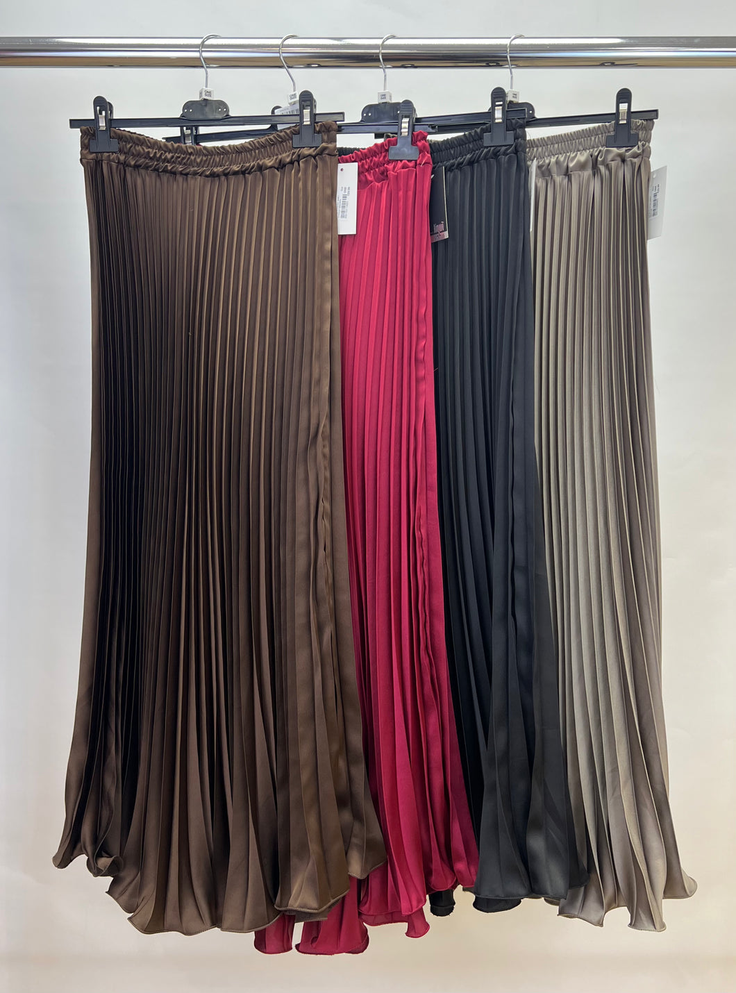 Plain satin pleated skirt