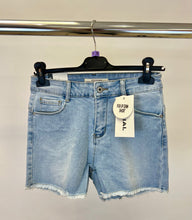 Load image into Gallery viewer, Redial denim shorts

