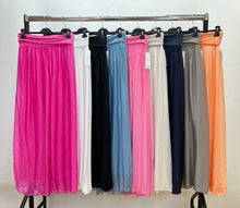 Load image into Gallery viewer, Plain silk wide leg trouser
