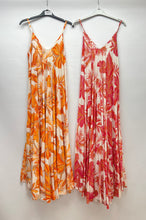Load image into Gallery viewer, Flower print strap dress
