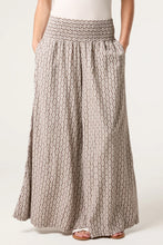 Load image into Gallery viewer, Printed wide leg trouser

