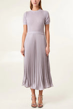 Load image into Gallery viewer, Short sleeve knitted pleated dress
