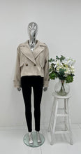 Load image into Gallery viewer, Cropped button detail jacket
