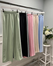 Load image into Gallery viewer, Side stripe jogger
