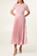 Load image into Gallery viewer, Short sleeve knitted pleated dress
