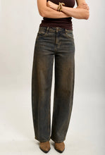 Load image into Gallery viewer, Toxik3 rhinestone sand washed jeans
