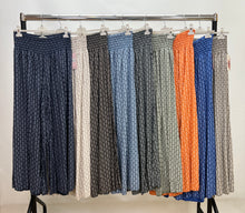 Load image into Gallery viewer, Printed wide leg trouser
