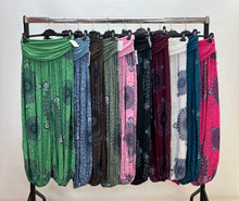 Load image into Gallery viewer, Mandala print balloon trousers
