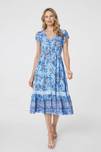 Load image into Gallery viewer, Stella Morgan sky blue floral print dress
