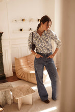 Load image into Gallery viewer, InApril 1986 cotton flower shirt
