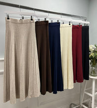 Load image into Gallery viewer, Soft knit pleated skirt
