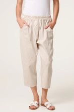 Load image into Gallery viewer, Capri stretch trousers
