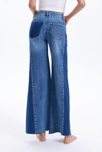 Load image into Gallery viewer, Melly two tone wide leg jeans
