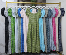 Load image into Gallery viewer, Ditsy print dress
