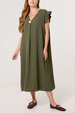 Load image into Gallery viewer, Frill sleeve brooch dress
