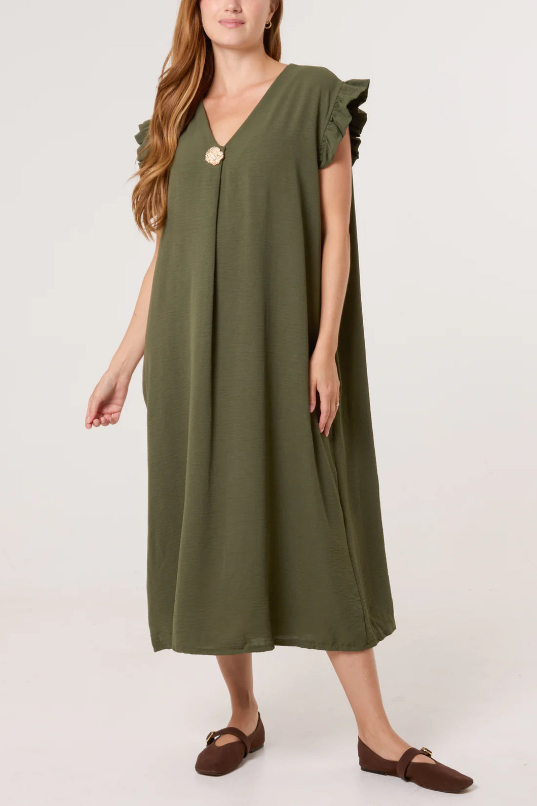 Frill sleeve brooch dress