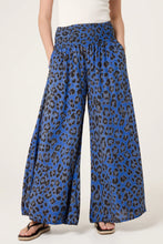 Load image into Gallery viewer, Leopard wide leg trouser
